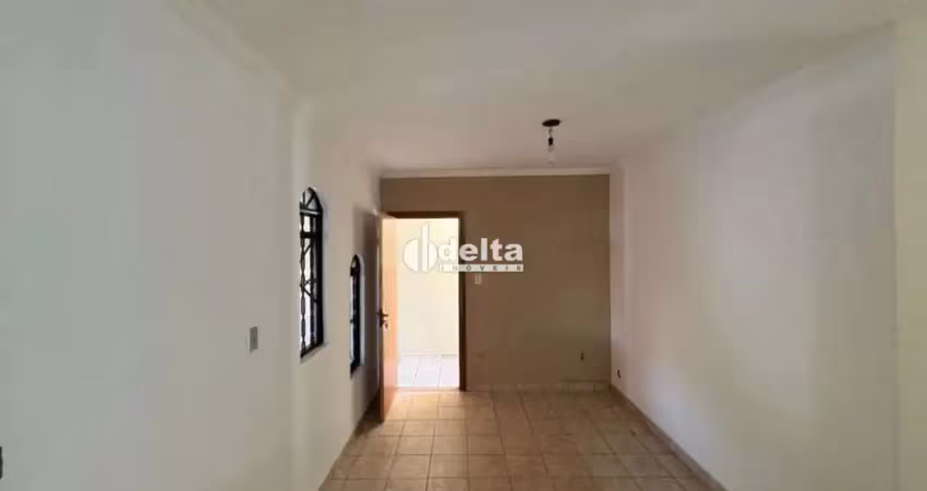 Casa residencial de 3 quartos sendo 1 suíte disponível para venda no bairro planalto em uberlândia - mg.