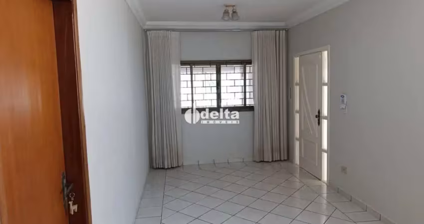 Casa residencial com 5 quartos sendo 1 suíte disponível para locação no bairro santa mônica em uberlândia - mg.