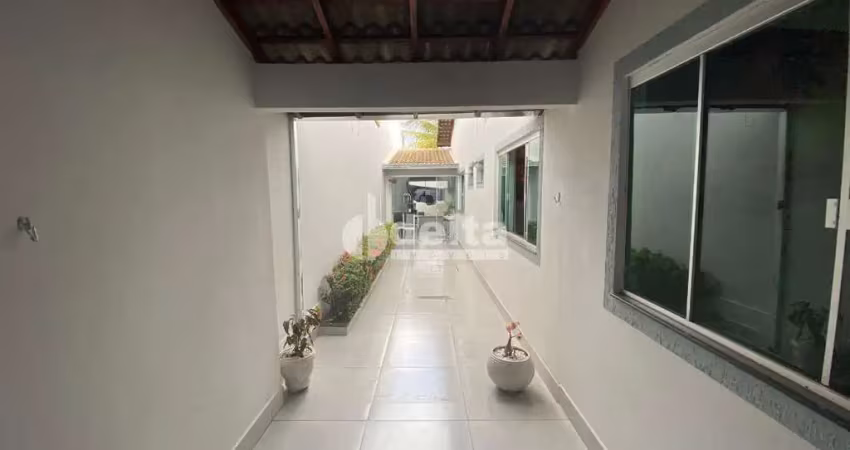 Casa residencial com 4 quartos sendo 2 suítes disponível para locação no bairro pampulha em uberlândia - mg.