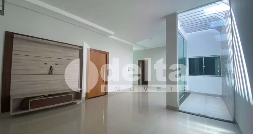Casa residencial com 3 quartos sendo 1 suíte disponível para locação no bairro novo mundo em uberlândia - mg.