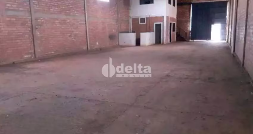 Galpão disponível para locação no bairro santa mônica em uberlândia-mg