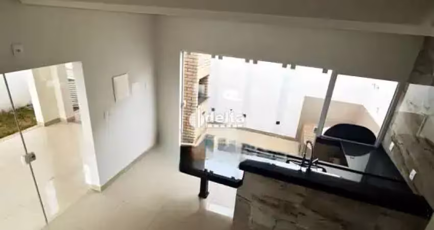 Casa residencial com 3 quartos sendo 1 suíte disponível para locação no bairro novo mundo em uberlândia - mg.