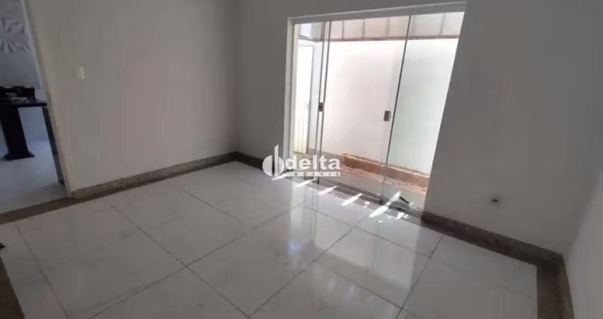 Casa residencial com 3 quartos sendo 1 suíte disponível para locação no bairro santa monica em uberlândia - mg.