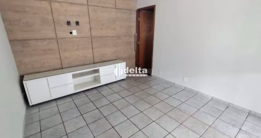 Casa residencial com 4 quartos sendo 1 suíte disponível para locação no bairro granada em uberlândia - mg.