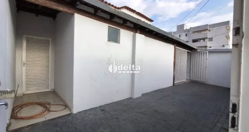 Casa comercial com recepção disponível para locação e venda no bairro fundinho em uberlândia - mg.