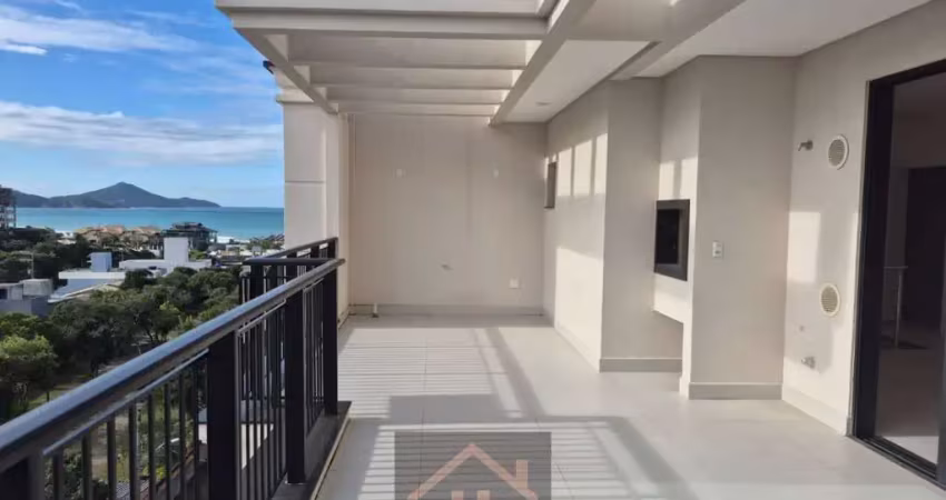Maravilhosa cobertura duplex com 03 amplas suítes a 200 mts da praia de canto grande /mariscal