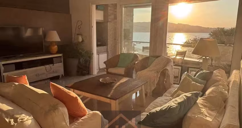 Apto de 115 mts2 com 3 dormts, frente mar , vista deslumbrante do litoral de bombinhas, poucos mts da praia da lagoinha, com suas piscinas naturais.