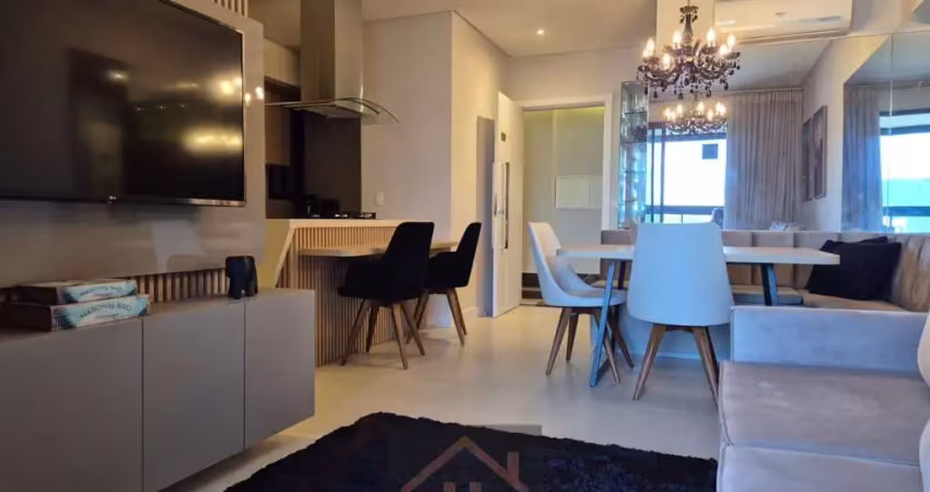 Sua chance de realizar o antigo sonho: apto finamente mobiliado e decorado de 2 dormts(1suíte), ótima localização, a 250 mts da praia de bombas.