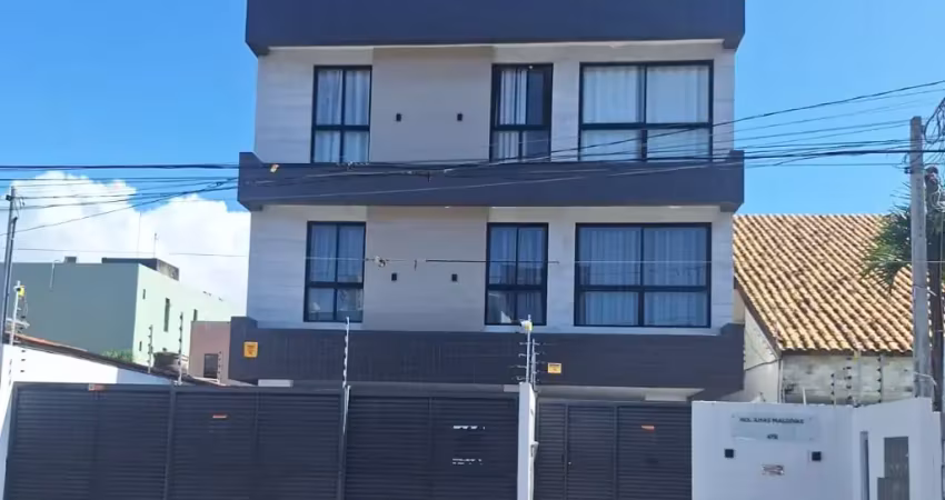 Apartamento térreo com área no bessa com 1 quarto, 450m do mar