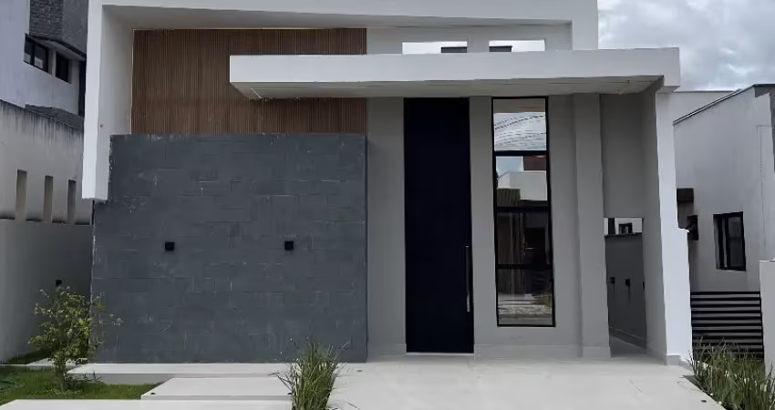 Excelente casa em condomínio fechado com 3 suítes sendo 1 master, piscina e lazer completo