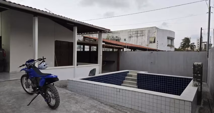 Alugo casa em camboinha com 3 quartos sendo 1 suíte com piscina