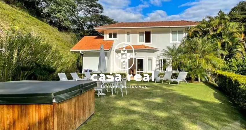 Casa ampla em condomínio fechado com lazer e fácil acesso à br-040