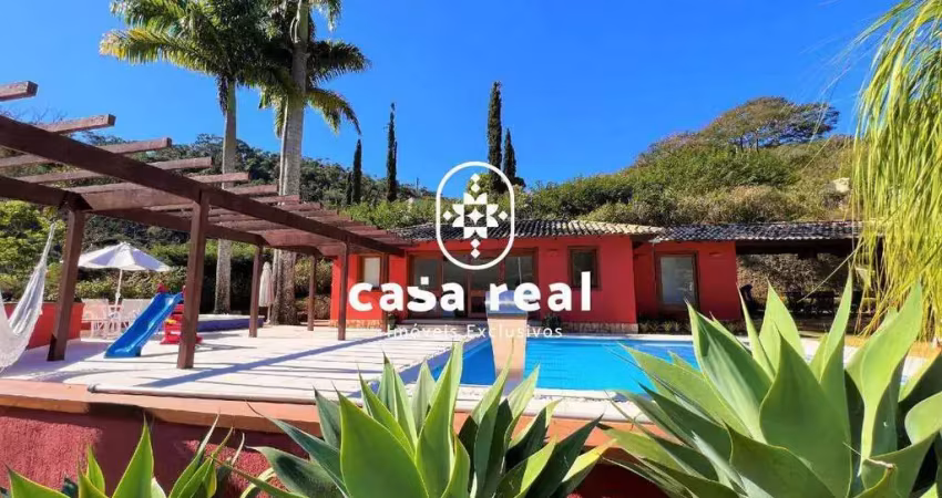 Belíssima casa linear em condomínio fechado em itaipava.