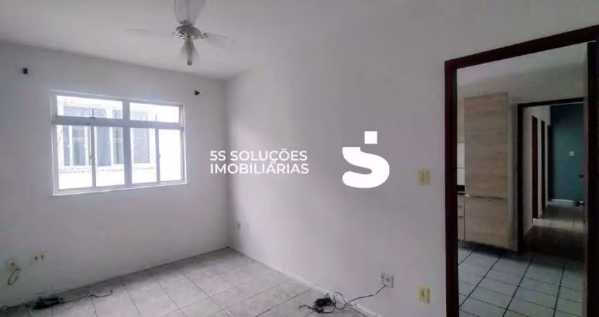 Apartamento 2 quartos, de frente em condomínio no centro da cidade