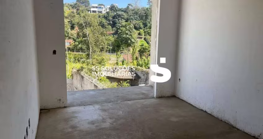 Casa triplex em fase de acabamento no novo horizonte