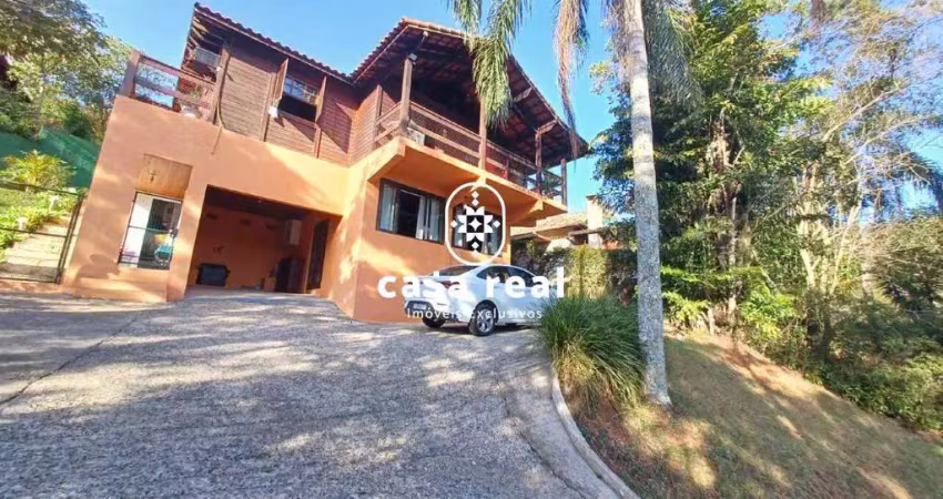 Duas casas com vista incrível e grande terreno em itaipava