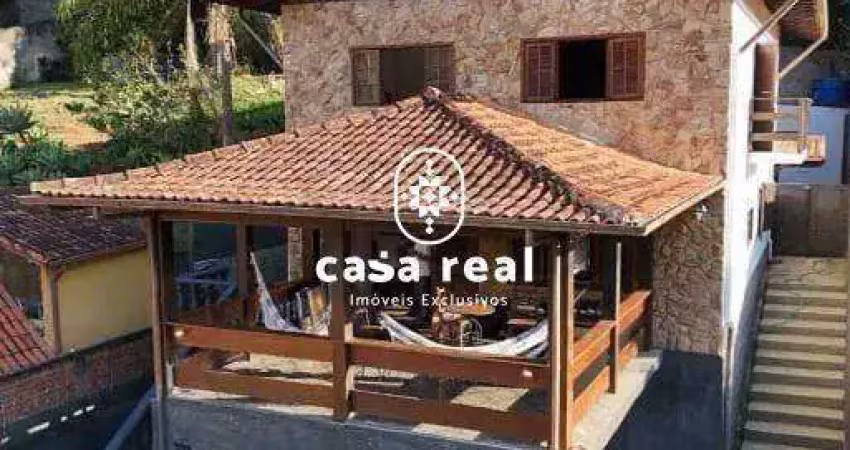 Casarão em itaipava com porteira fechada. oportunidade!!