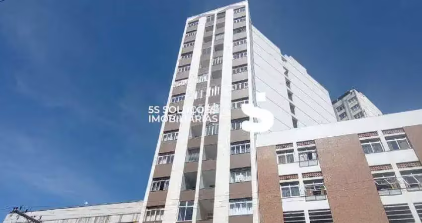 Apartamento amplo com 2 quartos no centro de juiz de fora.