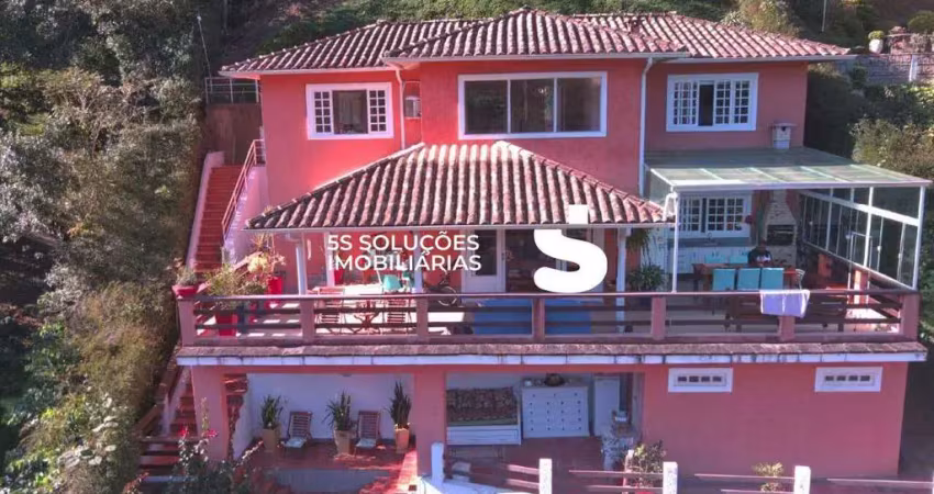 Casa de 3 suítes, em condomínio em itaipava petrópolis.