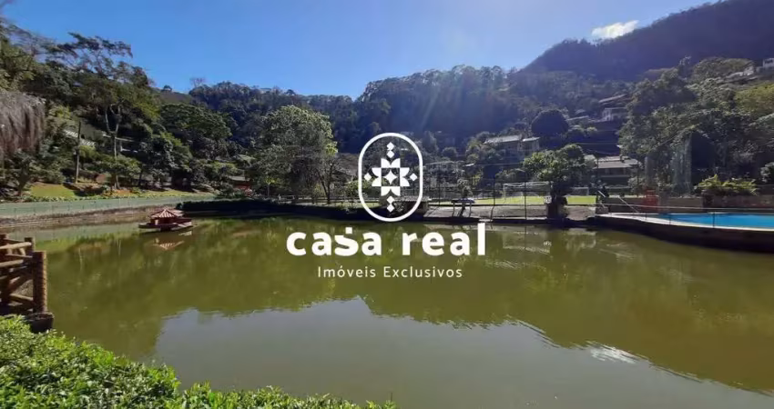 Casa de 3 suítes mobiliada em condomínio fechado com lazer completo em itaipava