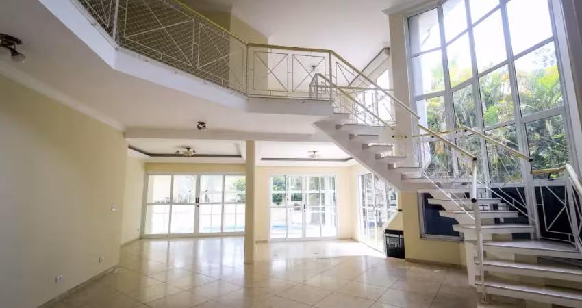 Casa de esquina para locação 470m² - 4  suítes - varanda envidraçada, conceito aberto , ar condicionado e piscina  - residencial 6 – alphaville