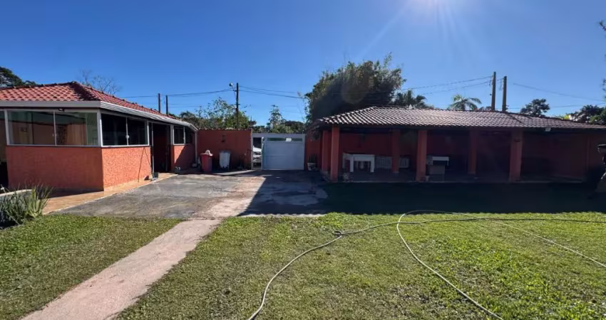 Chácara para venda, itariri / sp. possui piscina e 3 dormitórios.