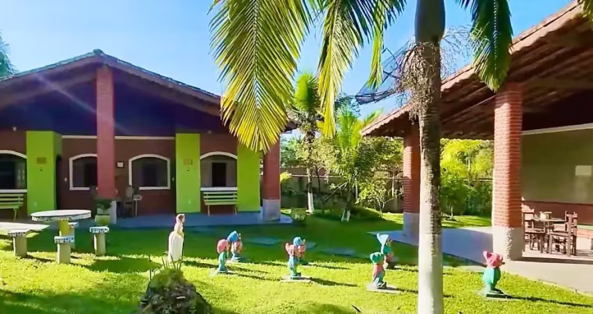 Chácara para venda, peruíbe / sp. possui casa de hospedes , piscina e 07 dormitórios.