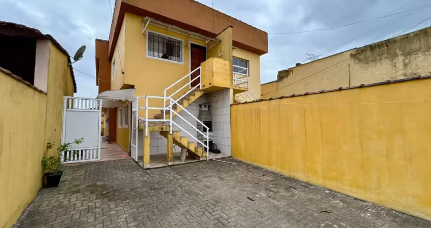 Casa sobreposta para venda, itanhaém / sp. possui 02 dormitórios.