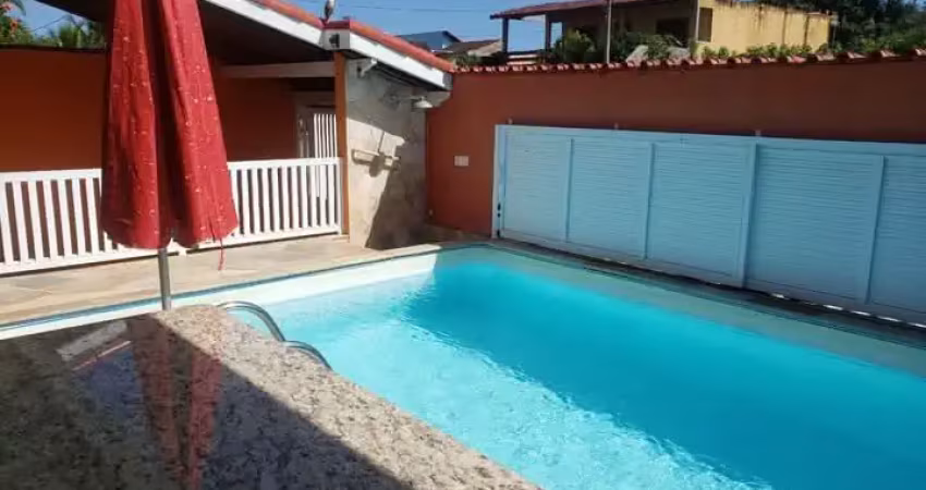 Casa para venda, peruíbe / sp. possui 08 dormitórios e piscina