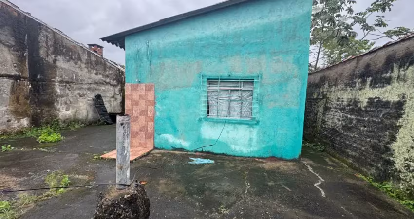 Casa com 02 dormitórios e espaço para piscina á venda, peruíbe / sp
