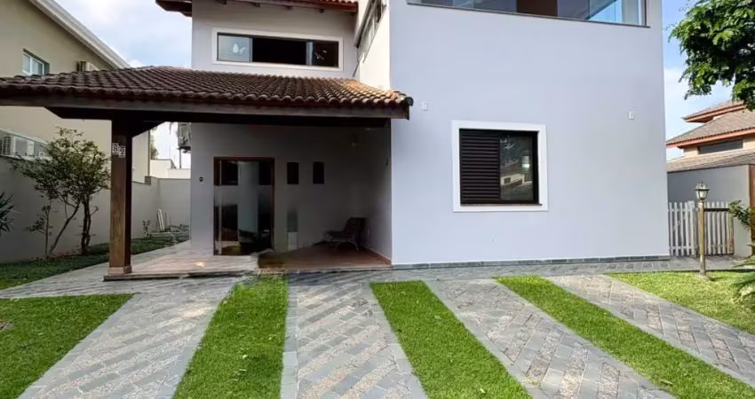 Casa alto padrão  em condominio fechado para venda, peruíbe / sp. possui 03 dormitórios