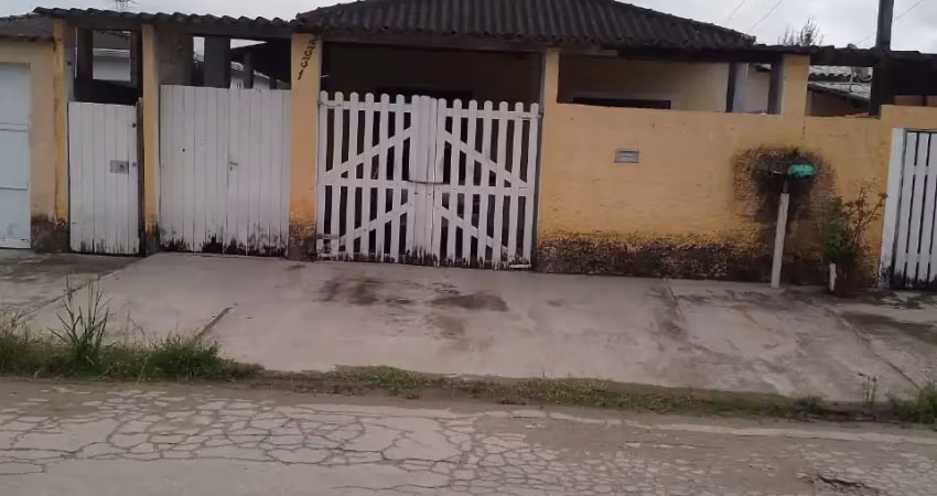 Casa com 02 dormitórios e edícula  para venda, na praia em  peruíbe / sp