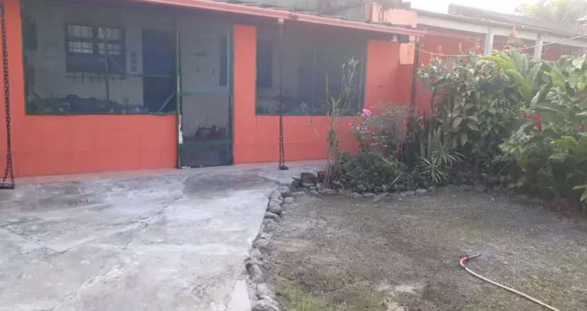 Casa com 02 quartos  para venda, itanhaém / sp. possui espaço para piscina