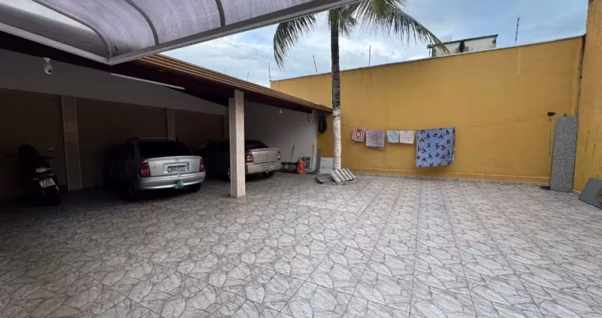 Casa para venda, peruíbe / sp.  possui o3 dormitórios e área gourmet com churrasqueira,