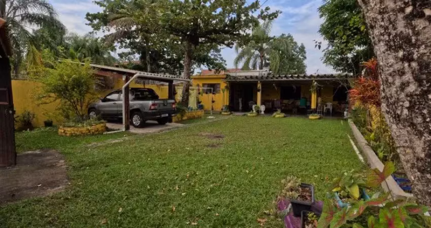 Casa para venda, itanhaém / sp. possui 03 dormitórios e excelente quintal.