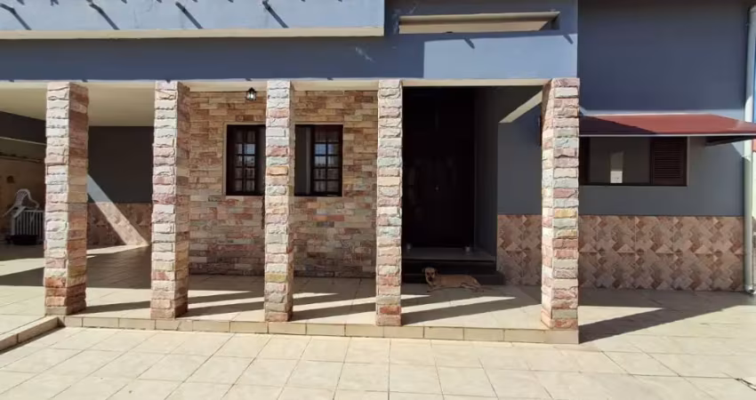 Casa com 04 dormitórios para venda, itanhaém   à 160 metros do mar.