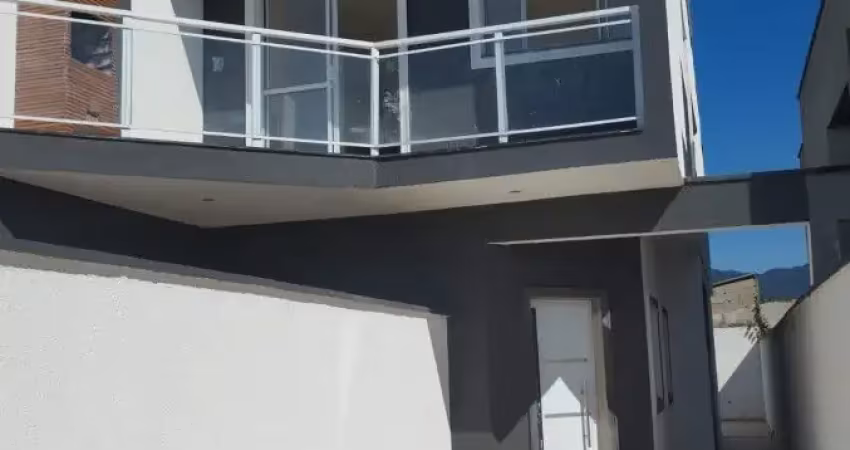 Casa sobreposta com 02 quartos  nova para venda, peruíbe / sp
