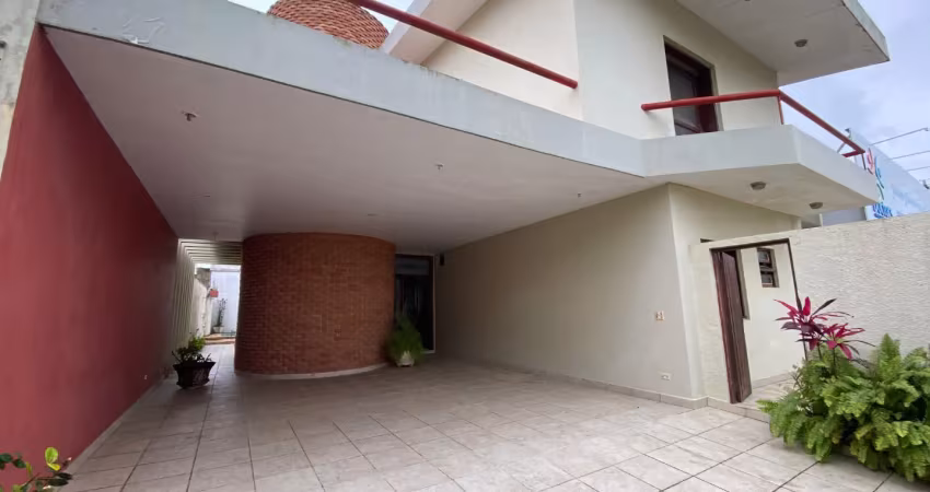 Casa alto padrão para venda, itanhaém / sp. possui 04 dormitórios e piscina