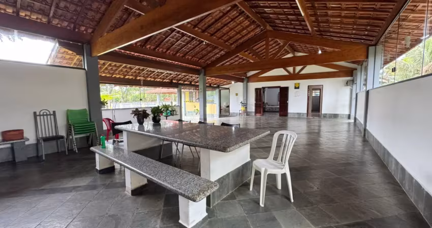 Chácara com 05 dormitórios , piscina e lago  para venda, peruíbe / sp