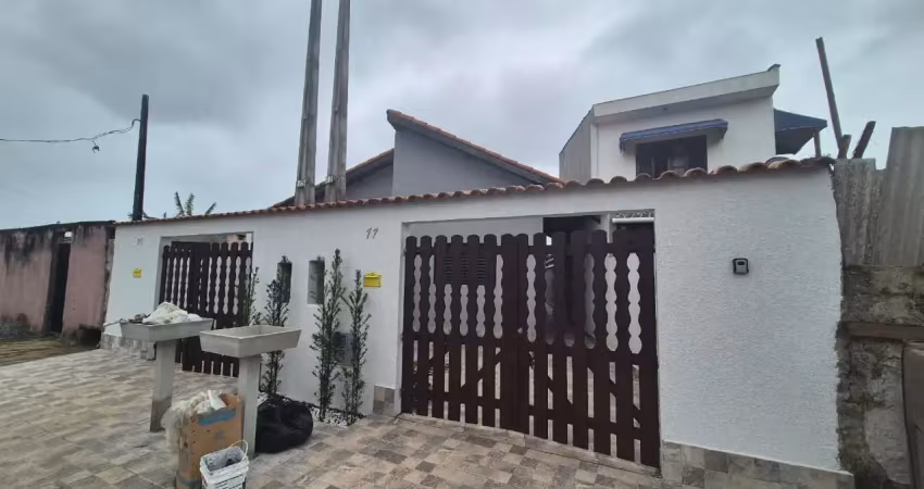 Casa nova  para venda, itanhaém / sp. possui piscina e 02 dormitórios