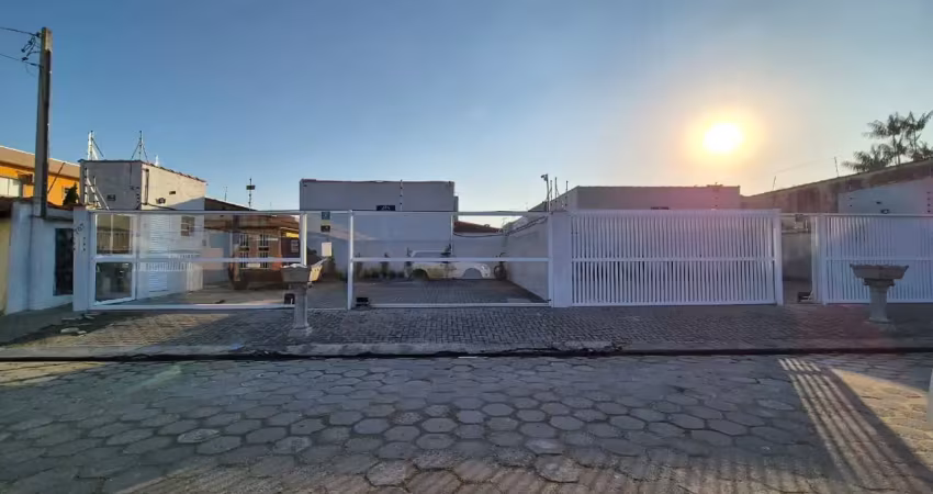 Casa em condomínio para venda, itanhaém / sp. possui 02 dormitórios e piscina