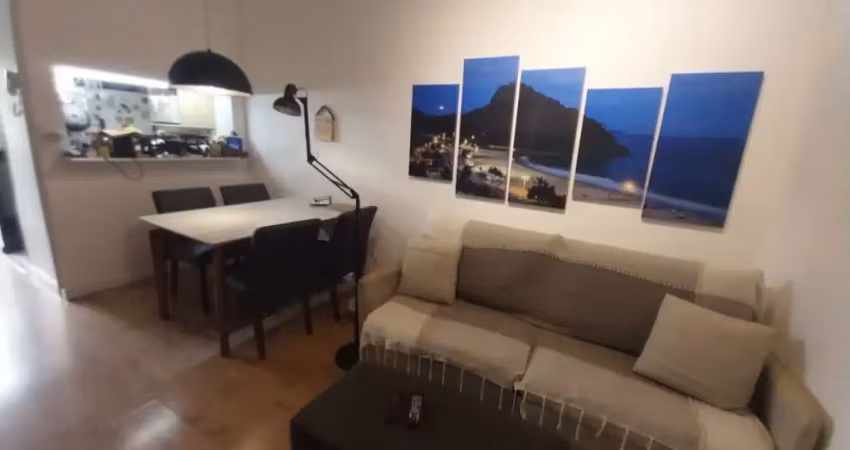 Lindo apartamento 1 quarto no leme, com terraço e chuveiro