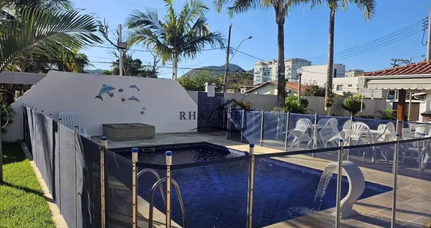 Casa em condomínio fechado com 3 quartos para alugar na Rua Marcos Otávio Valadão, 57, Camboinhas, Niterói