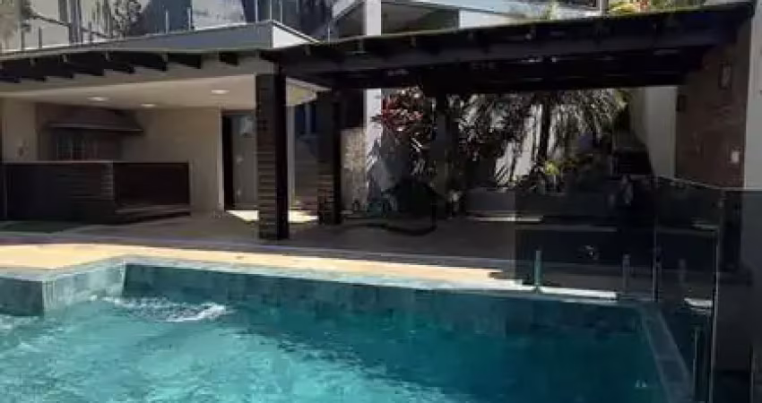 Casa alto padrão em camboinhas, niterói. a apenas 450 metros da praia.