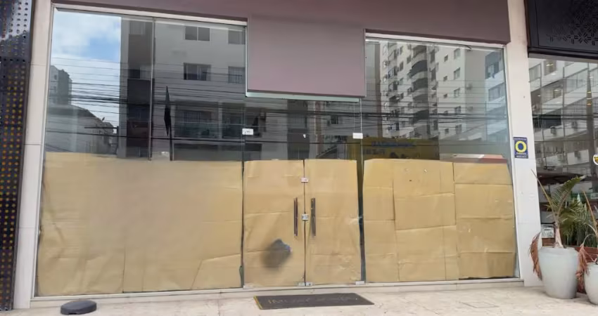 Sala comercial com 150 metros, pé direito duplo e mezanino na avenida brasil – balneário camboriú