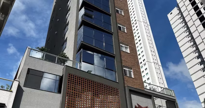Um achado... no centro de bc com 2 suítes, 2 vagas, pronto para morar mobiliado e decorado não perca