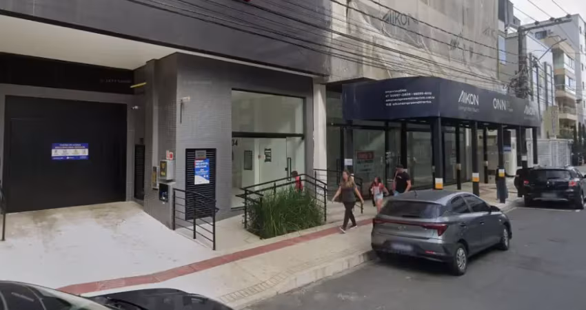 Sala térrea em prédio novo com 49m2, 01 bwc e 01 vaga de garagem...  ótima localização