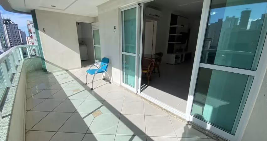 No centro de bc 2 dorm. 2 bwc, 1 vg, mobiliado com churrasqueira na sacada