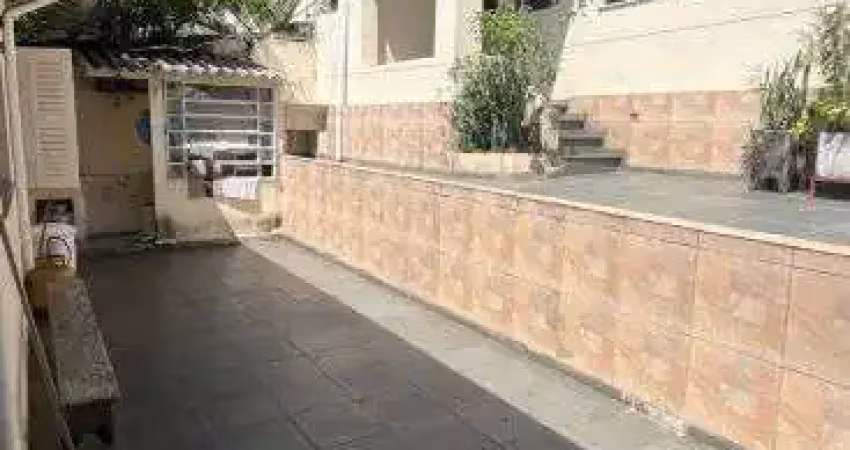 Imóvel para aluguel possui 220 metros quadrados com 2 quartos