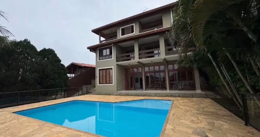Bela chácara pé na água com uma grande area de laze em meio a natureza